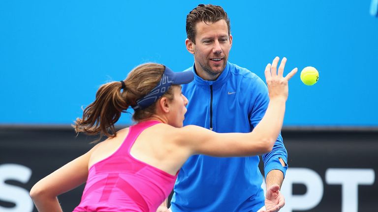 Wim Fissette and Johanna Konta during practice
