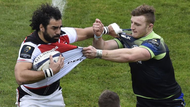 Yoann Huget (L) vies with Matt Healy during the European Rugby Champions Cup rugby union match between Toulouse and Connacht