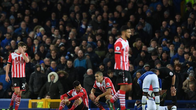 Southampton's players look dejected after Maya Yoshida concedes a penalty against Everton