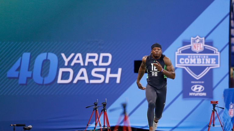 INDIANAPOLIS, IN - FEBRUARY 26: Running back Derrick Henry of Alabama runs the 40-yard dash during the 2016 NFL Scouting Combine at Lucas Oil Stadium on Fe