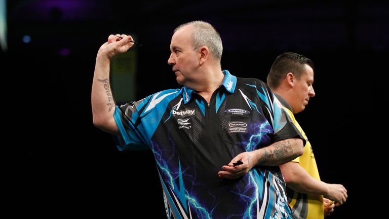 BETWAY PREMIER LEAGUE 2017.METRO RADIO ARENA,NEWCASTLE.PIC LAWRENCE LUSTIG.PHIL TAYLOR V DAVE CHISNALL.PHIL TAYLOR IN ACTION