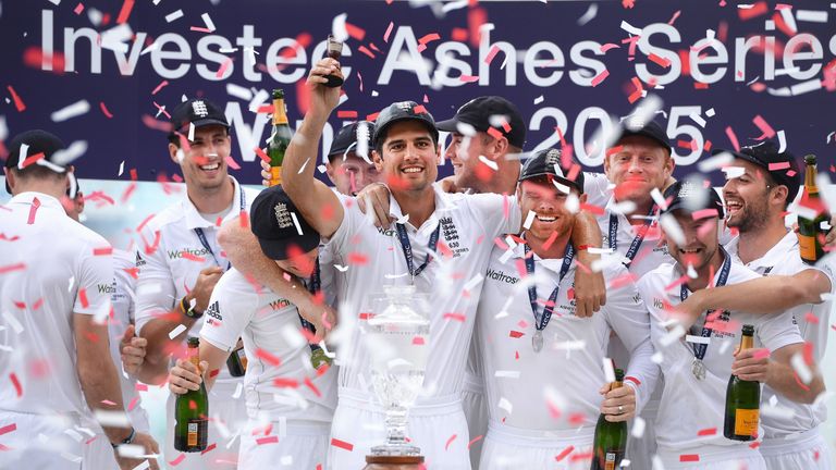Alastair Cook and his England team-mates celebrate winning the ashes after day four of the 5th Test against Australia