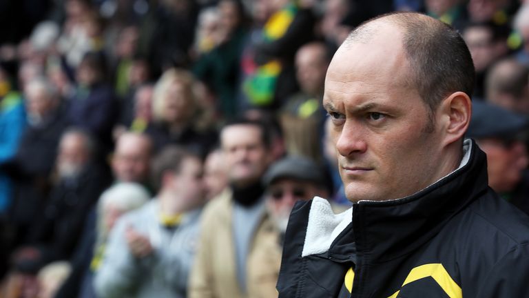 Alex Neil looks on during the Sky Bet Championship match against Ipswich Town at Carrow Road