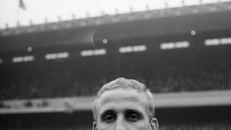 5th November 1964:  Everton FC player Alex Young.  (Photo by Roger Jackson/Central Press/Getty Images)