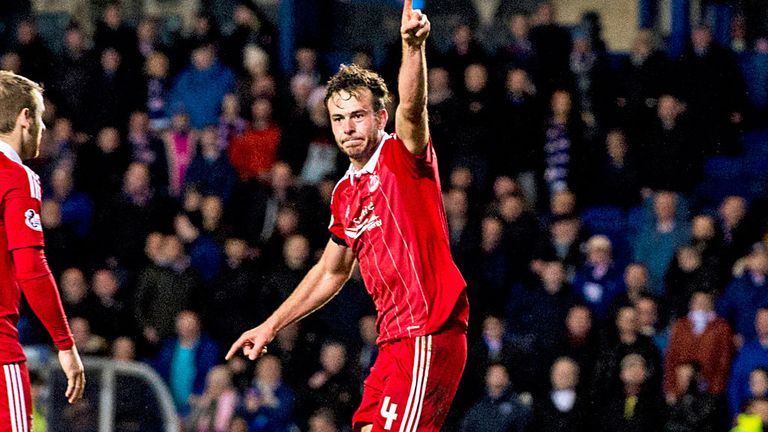 Andy Considine has signed a new contract with Aberdeen