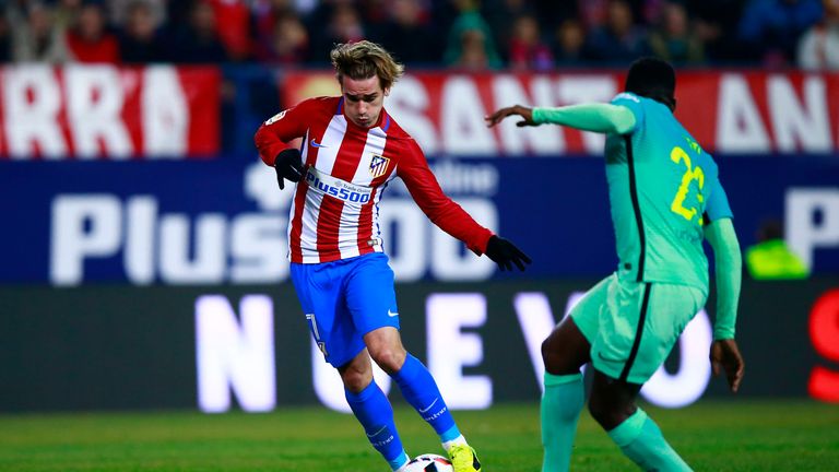 MADRID, SPAIN - FEBRUARY 01: Antoine Griezmann (L) of Atletico de Madrid competes for the ball with Samuel Umiti (R) of FC Barcelona during the Copa del Re