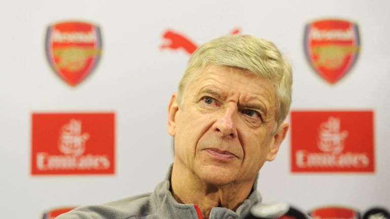 ST ALBANS, ENGLAND - DECEMBER 02:  Arsenal manager Arsene Wenger