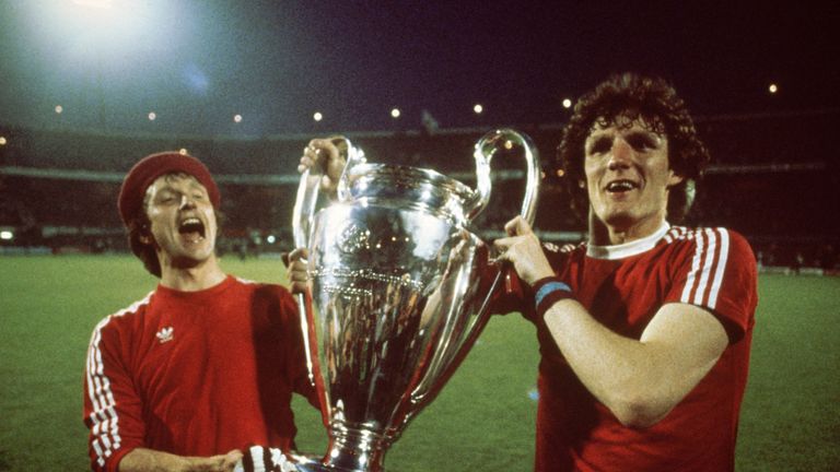 ROTTERDAM - MAY 26:  Tony Morley (left) and Allan Evans (right) of Aston Villa lift the cup up after the European Cup Final between Bayern Munich and Aston