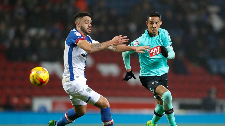 Derby County's Thomas Ince battles for the ball with Blackburn Rovers' Derrick Williams during the Sky Bet Championship match at Ewood Park, Blackburn.