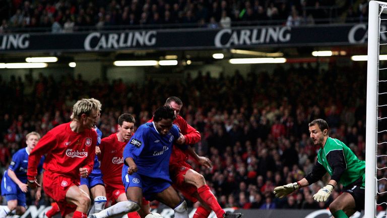  Didier Drogba scores in added time during the Carling Cup Final