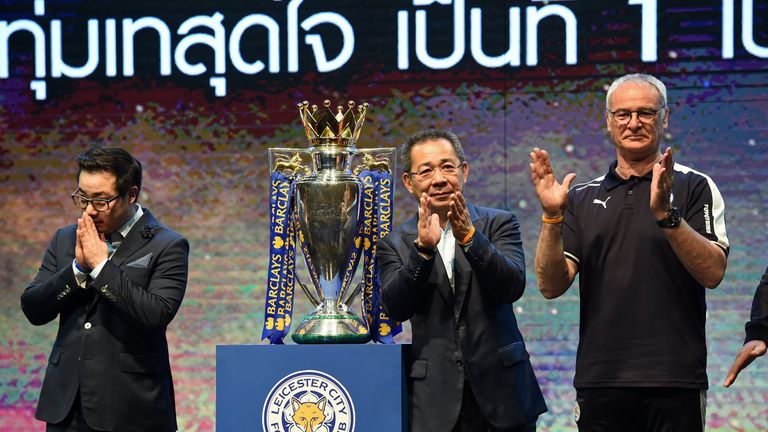 CORRECTION - Leicester City FC's Italian manager Claudio Ranieri (R), the club owner Vichai Srivaddhanaprabha (C) and his son and vice-chairman Aiyawatt "T