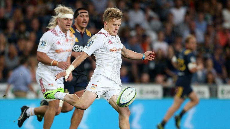Damian McKenzie of the Chiefs kicks the ball 
