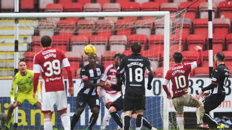 WILLIAM HILL SCOTTISH CUP FIFTH ROUND ..  DUNFERMLINE v HAMILTON ..  EAST END PARK - DUNFERMLINE ..  Hamilton's Danny Redmond scores the equaliser.