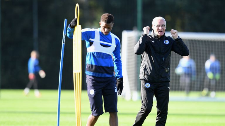 Demarai Gray and Claudio Ranieri during a Leicester City training session