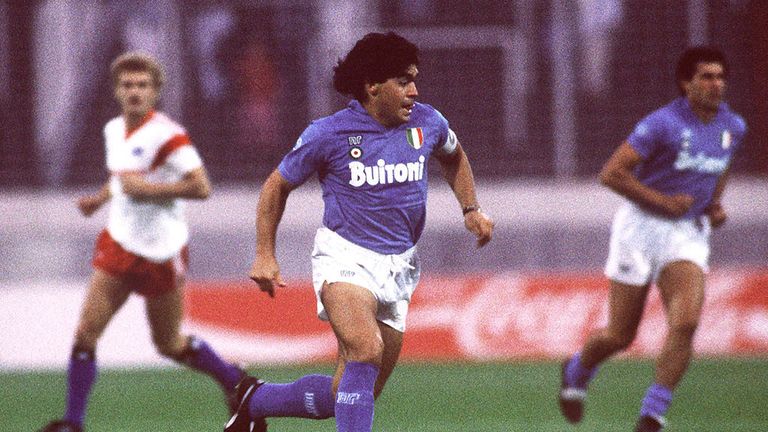 HAMBURG, GERMANY - AUGUST 13:  Freundschaftsspiel 1987, Hamburg; Hamburger SV - SSC Neapel; Diego MARADONA/Neapel  (Photo by Bongarts/Getty Images)