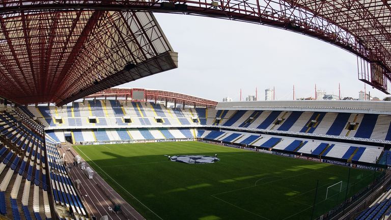 A portion of the Estadio Riazor roof fell onto the pitch after strong winds in La Coruna