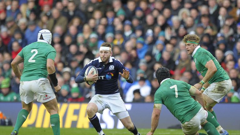 Scotland's fly-half Finn Russell (C) tries to pass Ireland's flanker Sean O'Brien (R) and Ireland's hooker Rory Best during the Six Nations international r