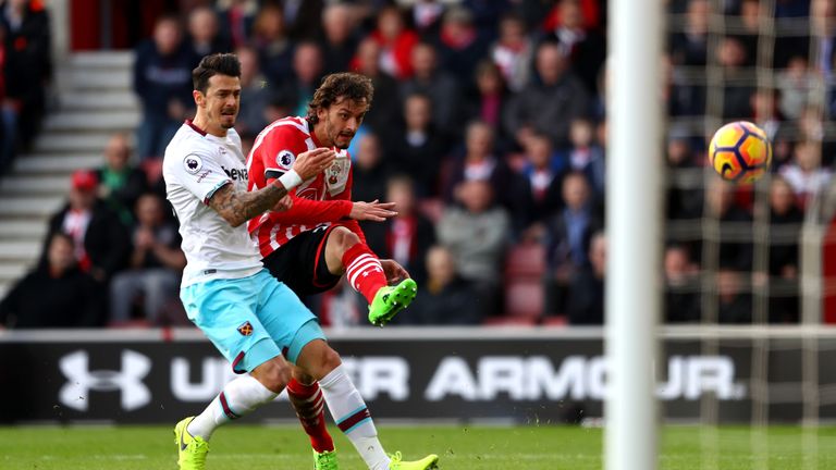 SOUTHAMPTON, ENGLAND - FEBRUARY 04: Manolo Gabbiadini of Southampton (C) scores his sides first goal during the Premier League match between Southampton an