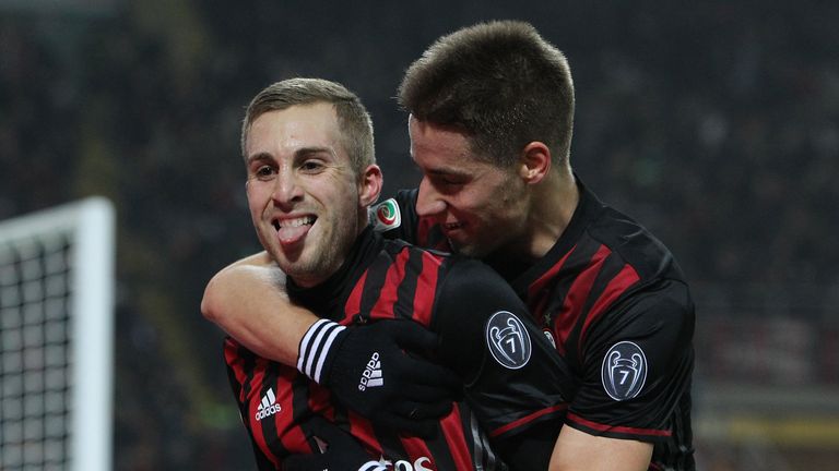 MILAN, ITALY - FEBRUARY 19:  Gerard Deulofeu of AC Milan celebrates his goal with his team-mate Mario Pasalic during the Serie A match between AC Milan and