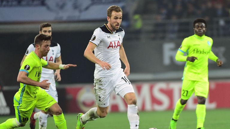 Tottenham Hotspur's Harry Kane (C) drives the ball during the UEFA Europa League match between KAA Gent and Tottenham Hotspur at the Ghelamco Arena on Febr
