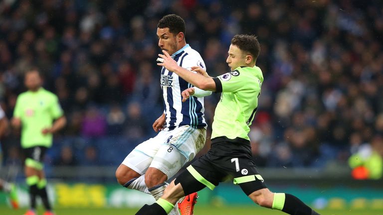 WEST BROMWICH, ENGLAND - FEBRUARY 25: Jake Livermore of West Bromwich Albion (L) and Ryan Fraser of AFC Bournemouth (R) battle for possession during the Pr