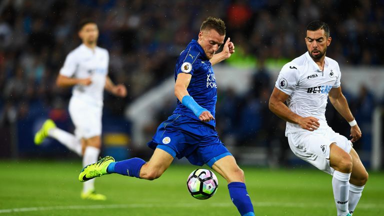 LEICESTER, ENGLAND - AUGUST 27:  Jamie Vardy of Leicester City scores his sides first goal during the Premier League match between Leicester City and Swans