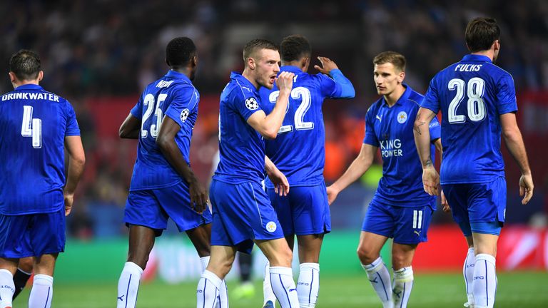 Jamie Vardy of Leicester City celebrates with team-mates 