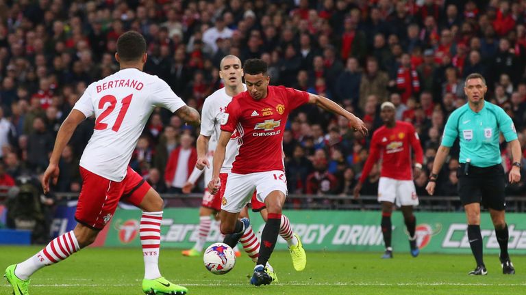 Jesse Lingard scores Manchester United's second goal