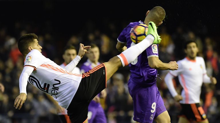 Joao Cancelo (L) vies with Karim Benzema, Valencia v Real Madrid, La Liga