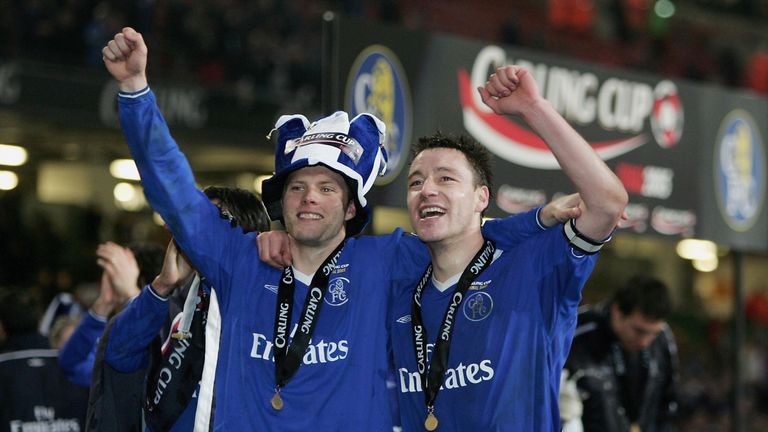 Eidur Gudjohnsen and John Terry celebrate at the end of the Carling Cup Final