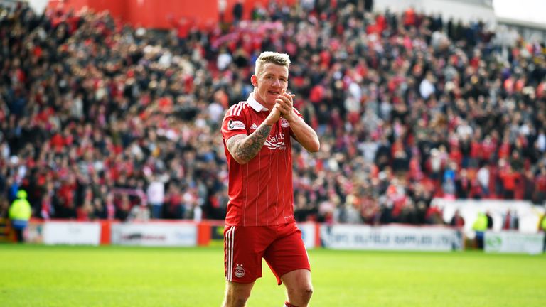 Aberdeen's Jonny Hayes has extended his deal with Aberdeen