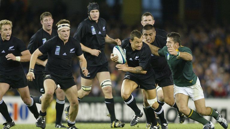 MELBOURNE, AUSTRALIA - NOVEMBER 8: Carlos Spencer of New Zealand evades Joost van der Westhuizen of South Africa during the Rugby World Cup Quarter Final 1