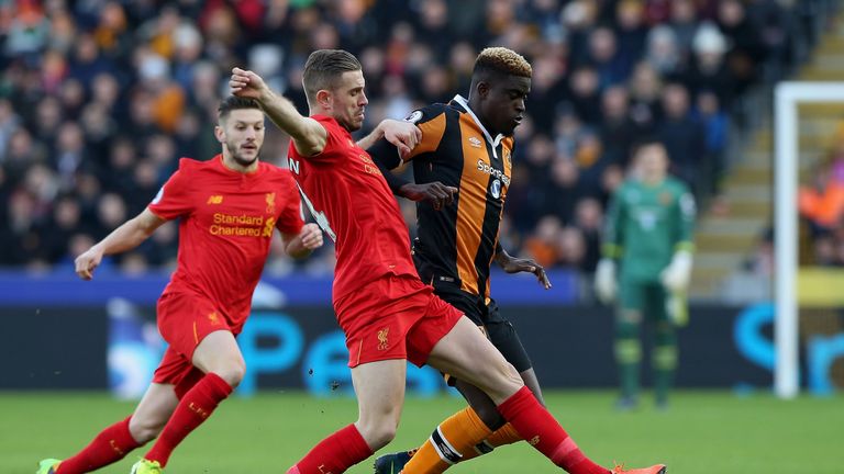 HULL, ENGLAND - FEBRUARY 04: Abel Hernandez of Hull City and Jordan Henderson of Liverpool compete for the ball during the Premier League match between Hul