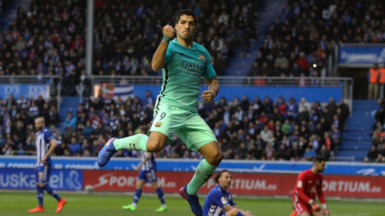 Luis Suarez celebrates after scoring against Alaves