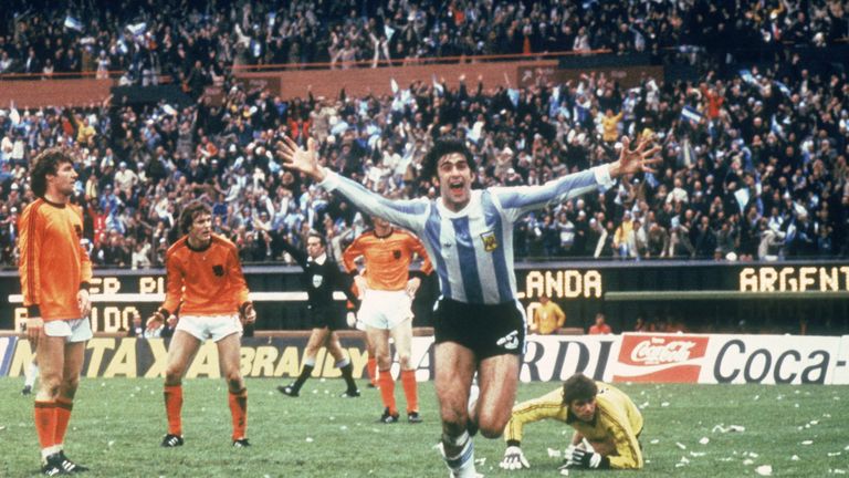 BUENOS AIRES - JUNE 25: Mario Kempes of Argentina celebrates scoring a goal during the FIFA World Cup Finals 1978 Final between Argentina and Holland