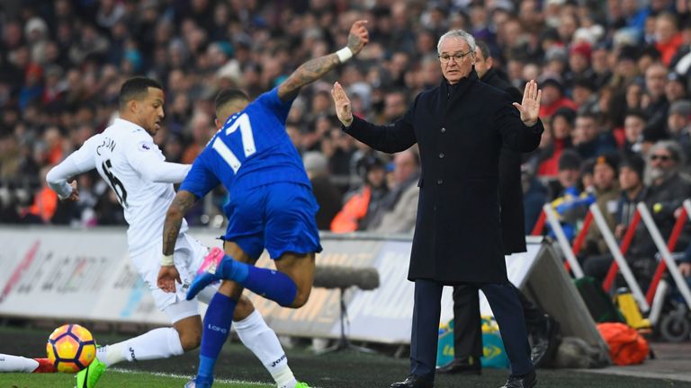 Claudio Ranieri watches Danny Simpson and Martin Olsson in action
