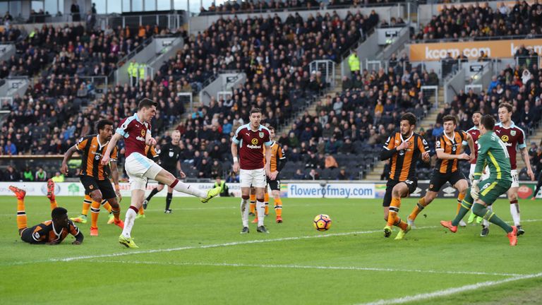 HULL, ENGLAND - FEBRUARY 25: Michael Keane of Burnley (L) scores his sides first goal during the Premier League match between Hull City and Burnley at KCOM