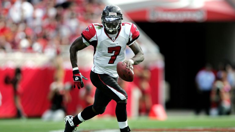 TAMPA, FL - DECEMBER 10:  Quarterback Michael Vick #7 of the Atlanta Falcons looks for a receiver against the Tampa Bay Buccaneers on December 10, 2006 at 