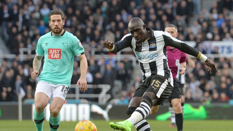 Newcastle United's Mohamed Diame has a shot on goal during the Sky Bet Championship match at St James' Park, Newcastle.