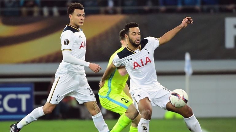 Tottenham Hotspur's Moussa Dembele (R) controls the ball next to teammate Dele Alli (L) during the UEFA Europa League match between KAA Gent and Tottenham 