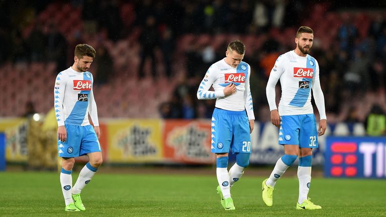 NAPLES, ITALY - FEBRUARY 25: Players of SSC Napoli show their disappointment after the Serie A match between SSC Napoli and Atalanta BC at Stadio San Paolo