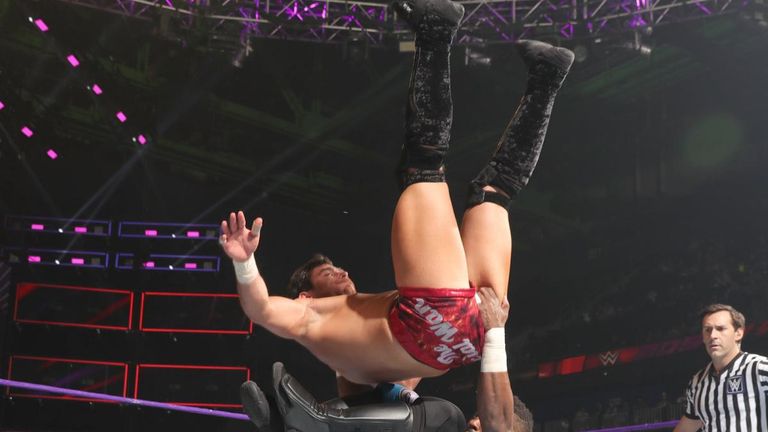 WWE 205 Live - Noam Dar v Cedric Alexander