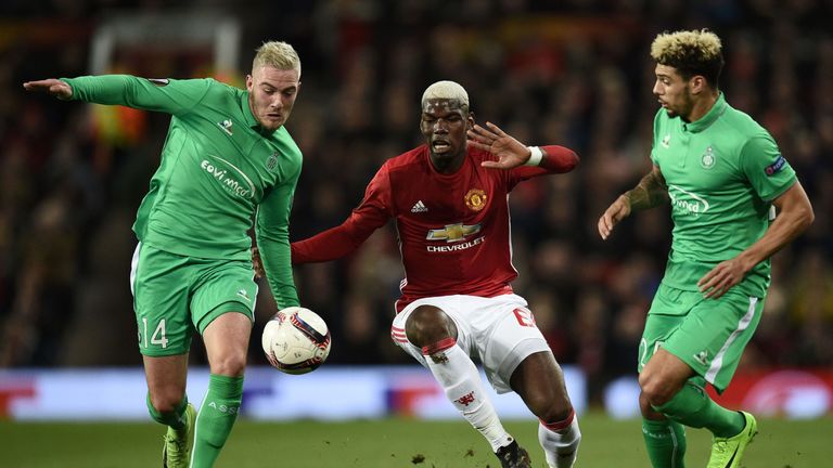 Manchester United's French midfielder Paul Pogba (C) vies with Saint-Etienne's French midfielder Jordan Veretout (L) 