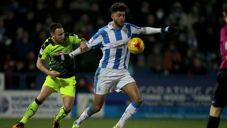 Huddersfield Town's Philip Billing (right) is challenged by Reading's Roy Beerens during the Sky Bet Championship match at the John Smith's Stadium