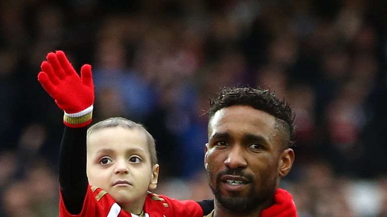 LIVERPOOL, ENGLAND - FEBRUARY 25: Bradley Lowery (L) is held by Jermain Defoe of Sunderland (R) as the teams line up prior to the Premier League match betw