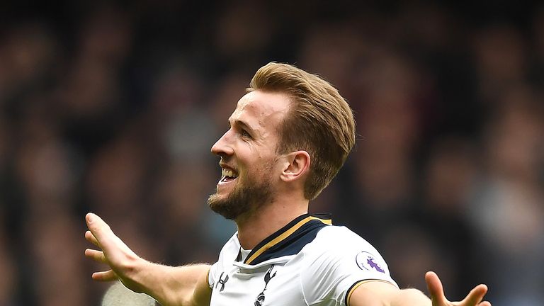 Harry Kane celebrates after giving Tottenham a 3-0 lead