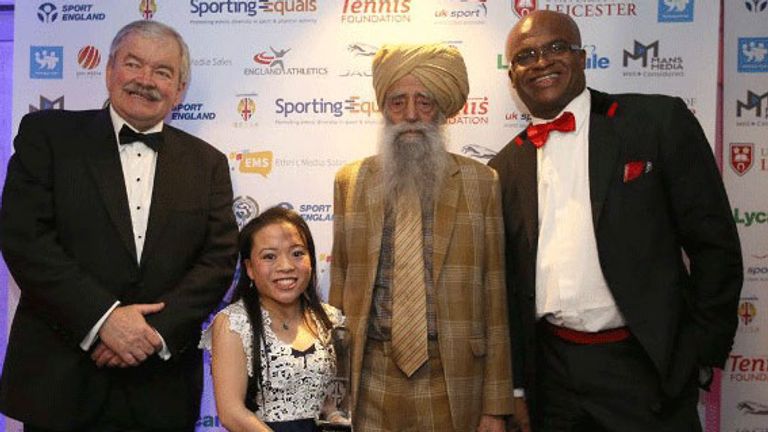 Rachel Choong was presented with award by 105-year-old Sikh marathon runner Fauja Singh