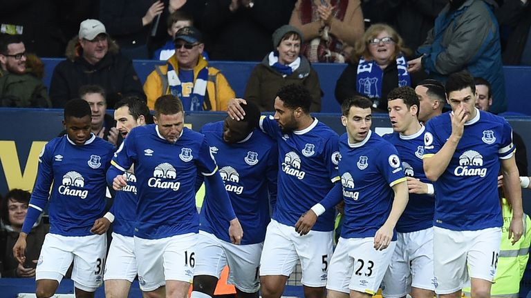 Romelu Lukaku (C) celebrates with his Everton team-mates