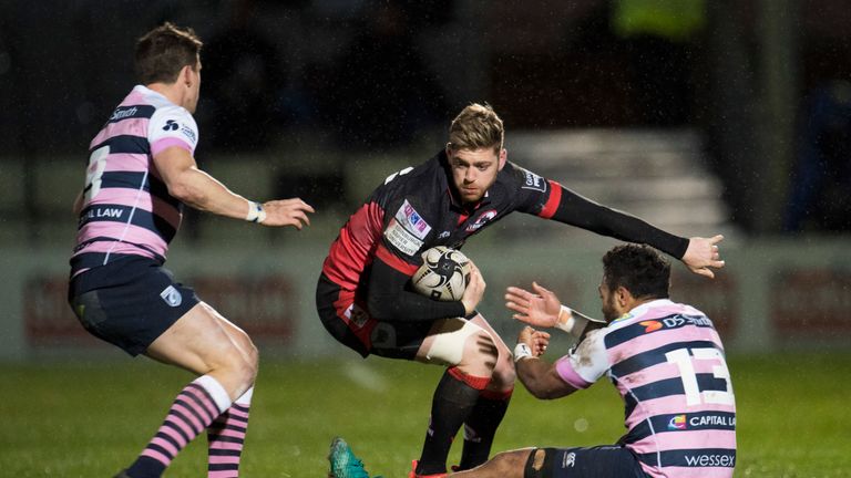 Glenn Bryce evades the tackle of Willis Halaholo