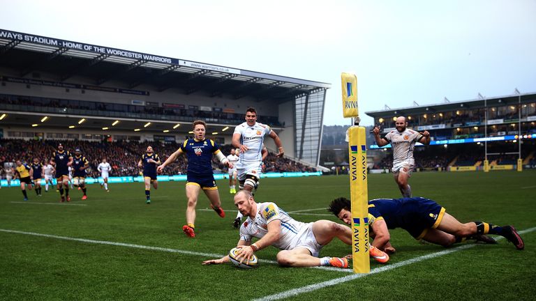 James Short scores a try against Worcester Warriors